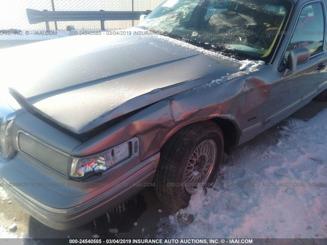 1LNLM81W9SY666437 - 1995 LINCOLN TOWN CAR EXECUTIVE GRAY photo 6