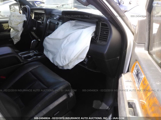 5LMJJ2H57CEL04293 - 2012 LINCOLN NAVIGATOR WHITE photo 5