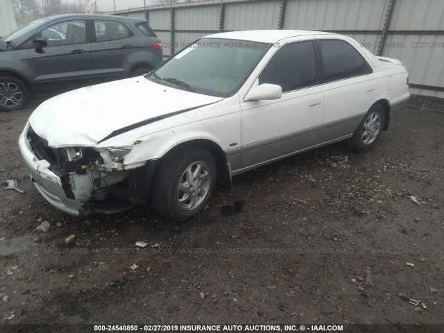 JT2BG22K510566714 - 2001 TOYOTA CAMRY CE/LE/XLE WHITE photo 2