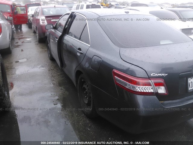 4T1BF3EK2AU076022 - 2010 TOYOTA CAMRY SE/LE/XLE 灰色 照片 3