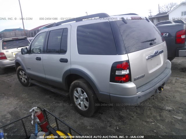 1FMEU63E26UB12512 - 2006 FORD EXPLORER XLT SILVER photo 3