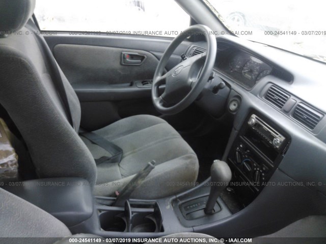 4T1BG22KXVU092373 - 1997 TOYOTA CAMRY CE/LE/XLE 白色 照片 5