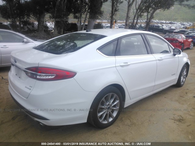 3FA6P0LU0HR314026 - 2017 FORD FUSION SE HYBRID WHITE photo 4