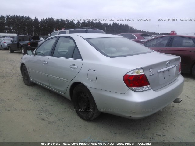 4T1BE30K15U968312 - 2005 TOYOTA CAMRY LE/XLE/SE SILVER photo 3