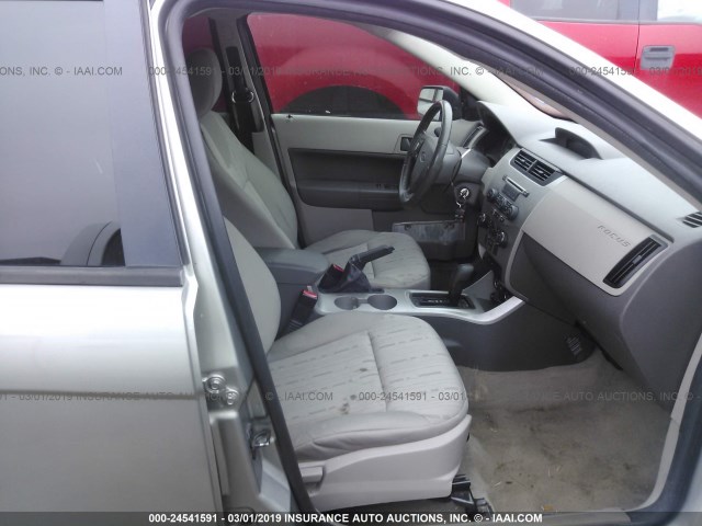 1FAHP35NX8W248517 - 2008 FORD FOCUS SE/SEL/SES GRAY photo 5