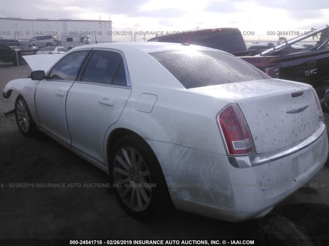 2C3CCAAG5DH588568 - 2013 CHRYSLER 300 WHITE photo 3