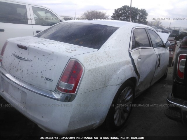 2C3CCAAG5DH588568 - 2013 CHRYSLER 300 WHITE photo 4