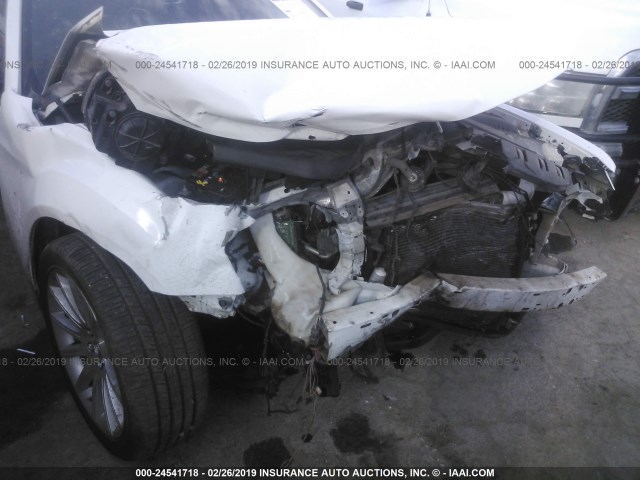 2C3CCAAG5DH588568 - 2013 CHRYSLER 300 WHITE photo 6