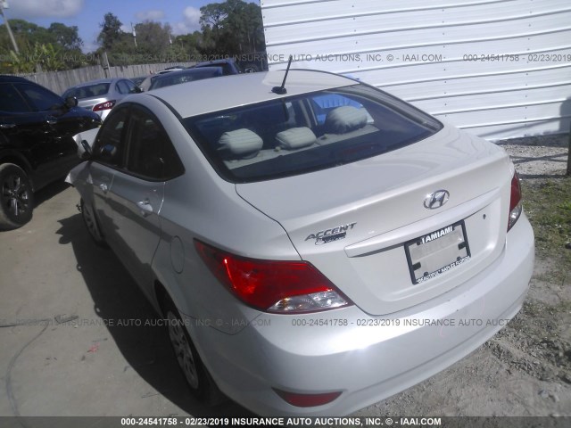 KMHCT4AE3GU986483 - 2016 HYUNDAI ACCENT SE GRAY photo 3