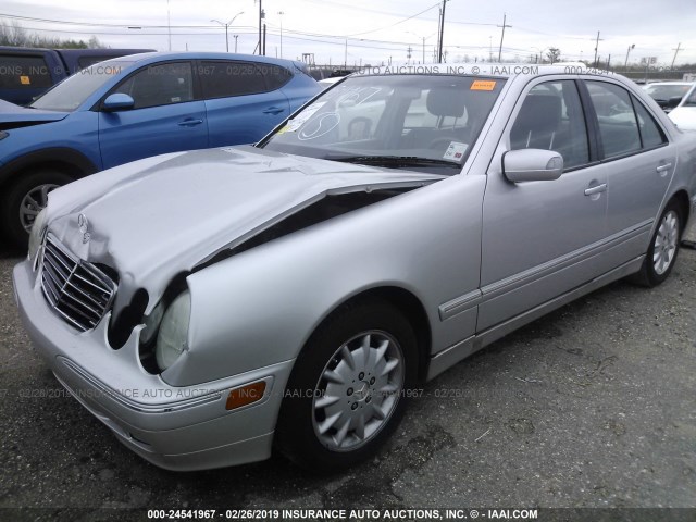 WDBJF65J11B259818 - 2001 MERCEDES-BENZ E 320 SILVER photo 2