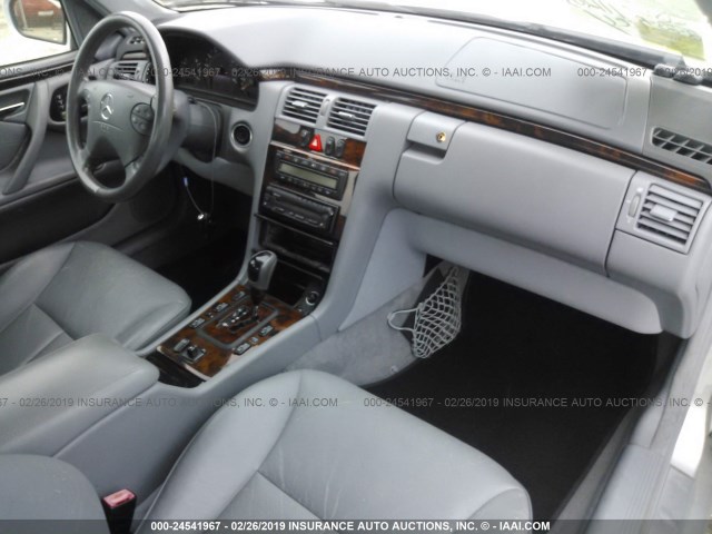 WDBJF65J11B259818 - 2001 MERCEDES-BENZ E 320 SILVER photo 5