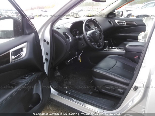 5N1AR2MN4DC665320 - 2013 NISSAN PATHFINDER S/SV/SL/PLATINUM SILVER photo 5