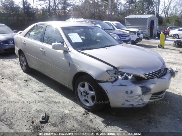 4T1BE32K05U051164 - 2005 TOYOTA CAMRY LE/XLE/SE GOLD photo 1