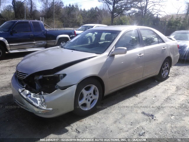 4T1BE32K05U051164 - 2005 TOYOTA CAMRY LE/XLE/SE GOLD photo 2