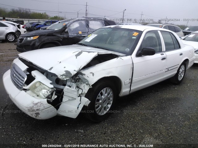 2FAFP74W24X131389 - 2004 FORD CROWN VICTORIA LX WHITE photo 2