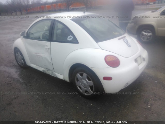 3VWBB61C0WM028642 - 1998 VOLKSWAGEN NEW BEETLE Weiß Foto 3