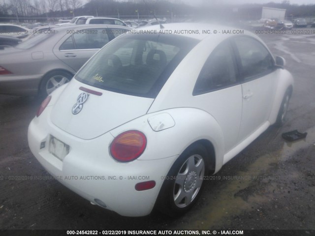 3VWBB61C0WM028642 - 1998 VOLKSWAGEN NEW BEETLE Weiß Foto 4