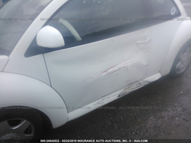 3VWBB61C0WM028642 - 1998 VOLKSWAGEN NEW BEETLE Weiß Foto 6