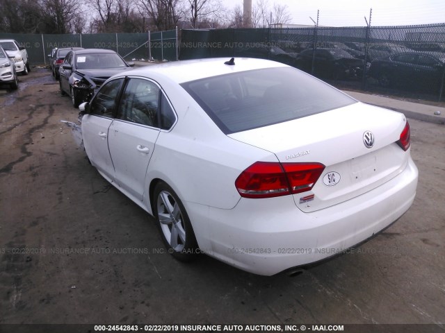 1VWBP7A35DC062016 - 2013 VOLKSWAGEN PASSAT SE WHITE photo 3