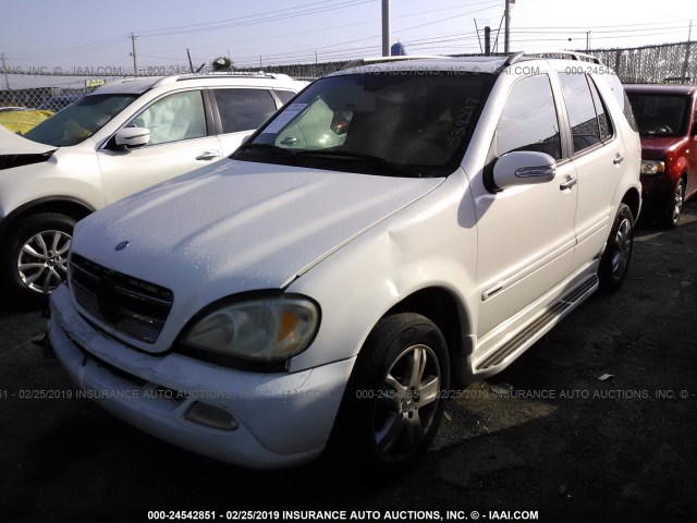 4JGAB75E55A539397 - 2005 MERCEDES-BENZ ML 500 WHITE photo 2