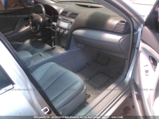 4T4BF3EK4AR001344 - 2010 TOYOTA CAMRY SE/LE/XLE 银色 照片 5