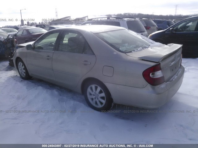 4T1BF30K22U015181 - 2002 TOYOTA CAMRY LE/XLE/SE GOLD photo 3