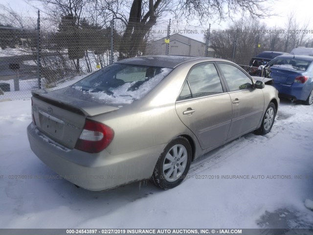 4T1BF30K22U015181 - 2002 TOYOTA CAMRY LE/XLE/SE GOLD photo 4