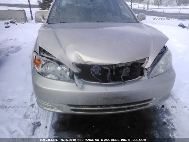 4T1BF30K22U015181 - 2002 TOYOTA CAMRY LE/XLE/SE GOLD photo 6