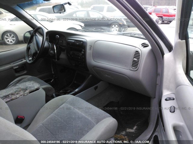 1FMZU63E5YZC09985 - 2000 FORD EXPLORER XLT WHITE photo 5