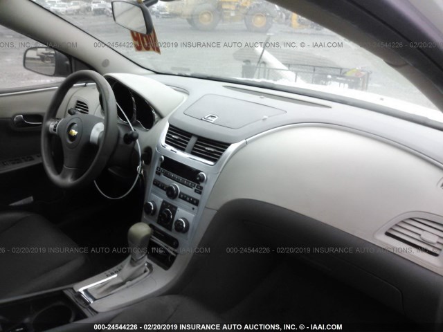 1G1ZA5EUXCF355099 - 2012 CHEVROLET MALIBU LS WHITE photo 5