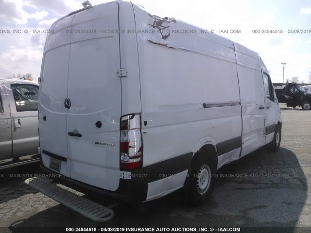 WD3PE8DB9FP127317 - 2015 MERCEDES-BENZ SPRINTER 2500 WHITE photo 4