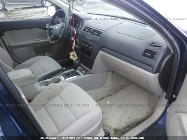 3FAFP06Z76R188980 - 2006 FORD FUSION S BLUE photo 5