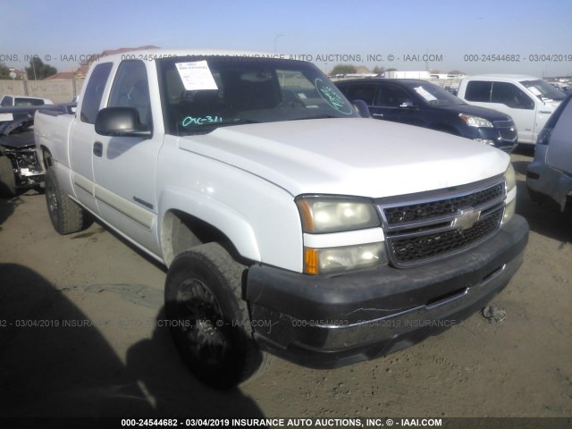 1GCHC29U26E242411 - 2006 CHEVROLET SILVERADO C2500 HEAVY DUTY WHITE photo 1