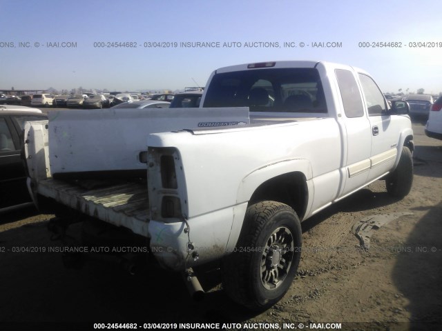 1GCHC29U26E242411 - 2006 CHEVROLET SILVERADO C2500 HEAVY DUTY WHITE photo 4