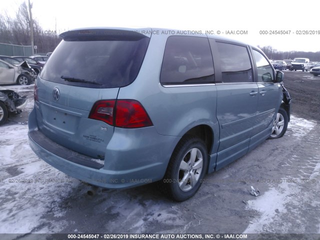 2V4RW3D13AR369992 - 2010 VOLKSWAGEN ROUTAN SE BLUE photo 4