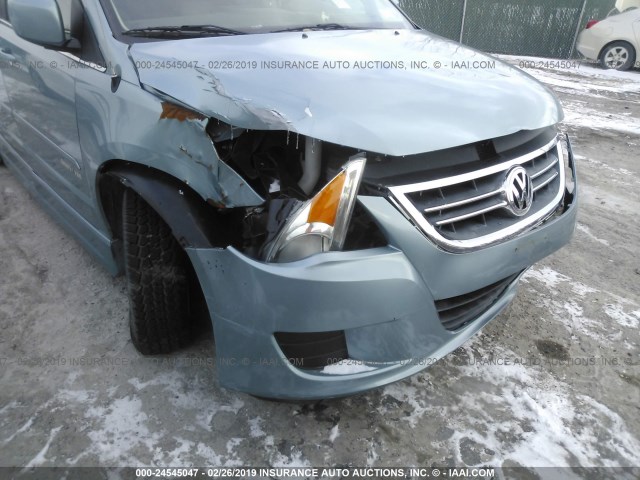 2V4RW3D13AR369992 - 2010 VOLKSWAGEN ROUTAN SE BLUE photo 6