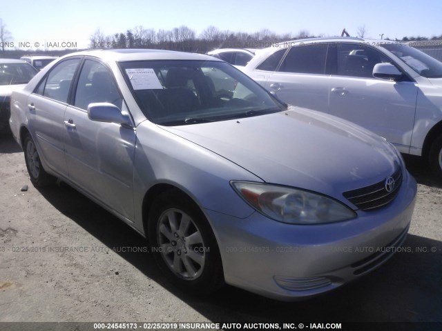 4T1BF30K52U534998 - 2002 TOYOTA CAMRY LE/XLE/SE SILVER photo 1