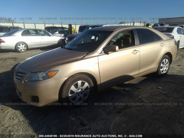 4T1BF3EK7BU120565 - 2011 TOYOTA CAMRY SE/LE/XLE GOLD photo 2