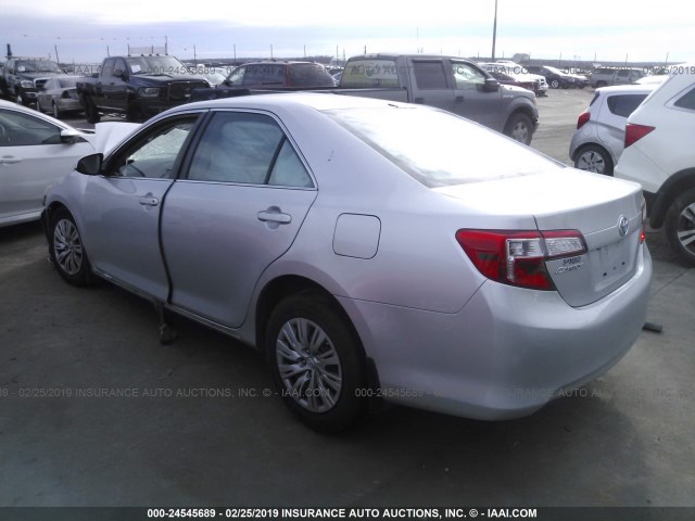 4T4BF1FK6ER428727 - 2014 TOYOTA CAMRY L/SE/LE/XLE 银色 照片 3