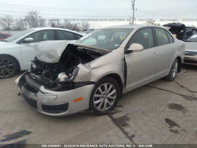 3VWRX7AJXAM113887 - 2010 VOLKSWAGEN JETTA SE/SEL TAN photo 2