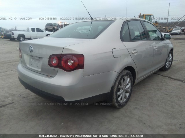 3VWRX7AJXAM113887 - 2010 VOLKSWAGEN JETTA SE/SEL TAN photo 4