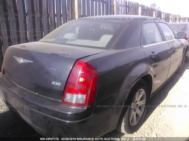 2C3LA43R66H526654 - 2006 CHRYSLER 300 BLACK photo 4