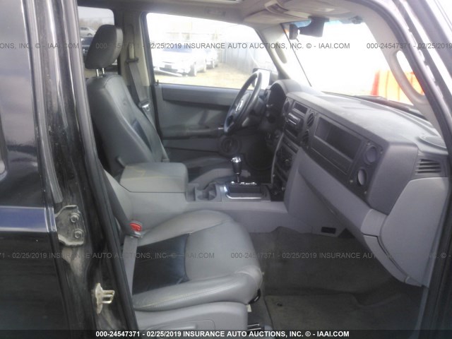 1J8HG48K46C355524 - 2006 JEEP COMMANDER BLACK photo 5