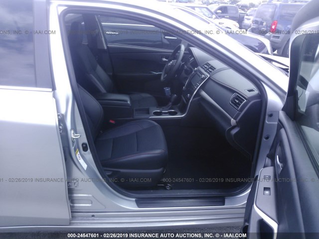 4T1BF1FK9FU982551 - 2015 TOYOTA CAMRY LE/XLE/SE/XSE GRAY photo 5