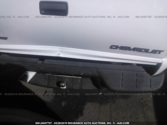 1GCCS19X238122801 - 2003 CHEVROLET S TRUCK S10 WHITE photo 6