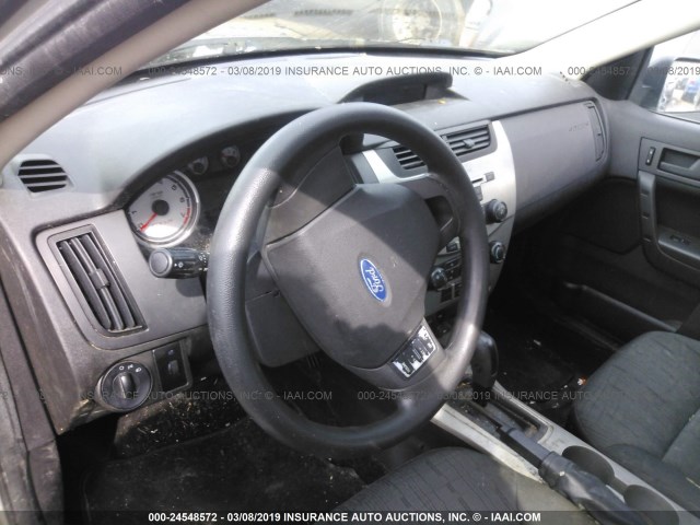 1FAHP35N18W105536 - 2008 FORD FOCUS SE/SEL/SES GRAY photo 5