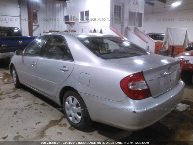 4T1BE32K32U623954 - 2002 TOYOTA CAMRY LE/XLE/SE SILVER photo 3