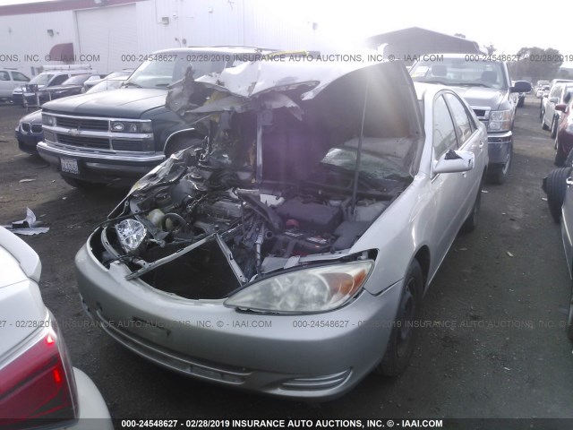 JTDBE32K330233689 - 2003 TOYOTA CAMRY LE/XLE SILVER photo 2