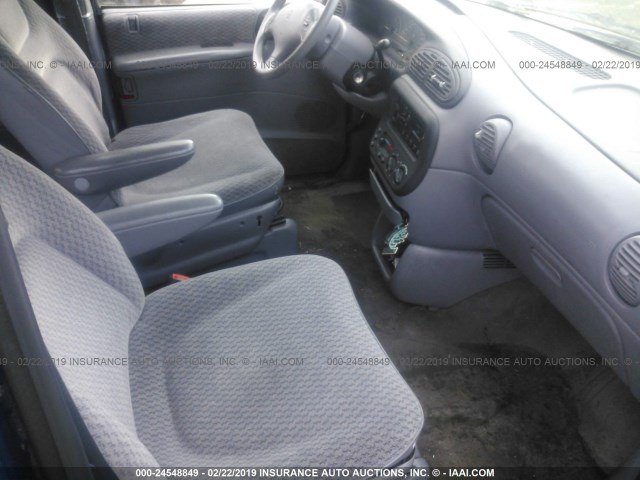 2C4GJ2537YR707074 - 2000 CHRYSLER VOYAGER Dark Blue photo 5