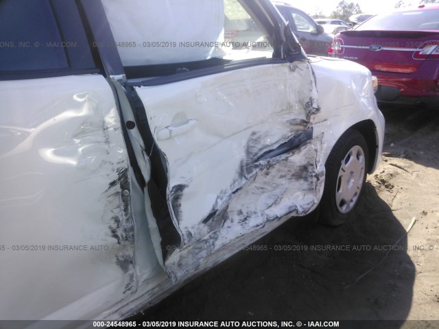 JTLZE4FE9EJ050632 - 2014 TOYOTA SCION XB WHITE photo 6